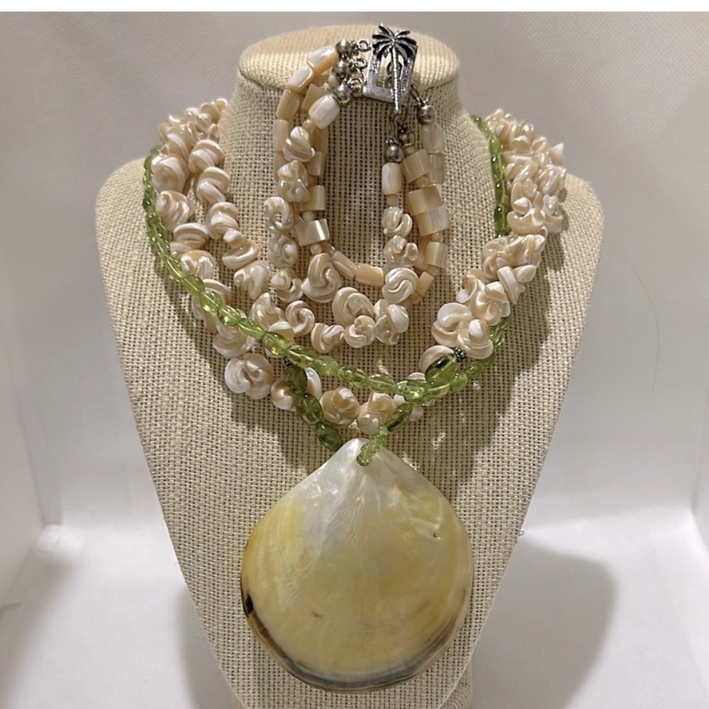 Lilly Pulitzer RARE Shell & Sterling Silver Necklace